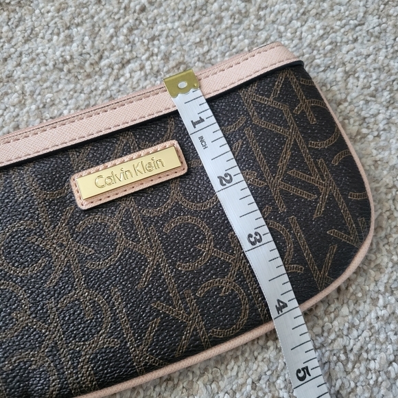 CALVIN Klein Wristlet/Clutch in Pink sand Brown - Like New - Picture 5 of 5